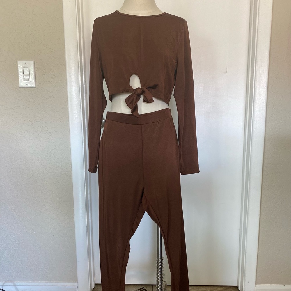 🛍️🛍️🛍️SHEIN Curve 1XL crop top long sleeve and full length pants, brown, NWT